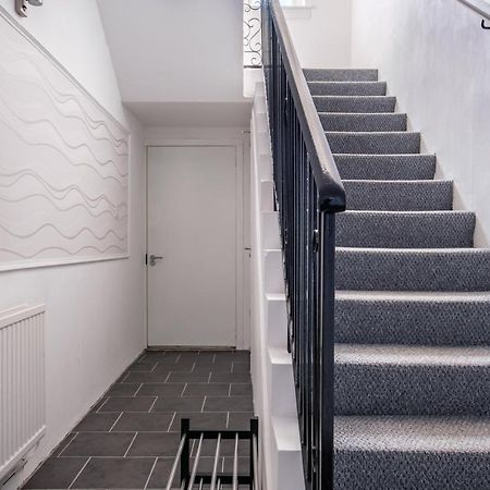 The Douglas - Spacious 2 Bed Apartment In Uddingston Extérieur photo