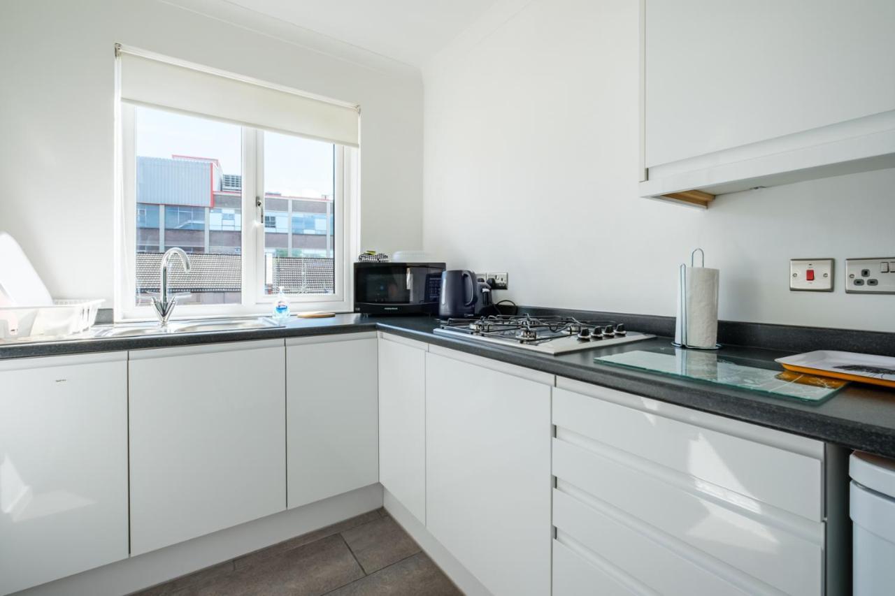 The Douglas - Spacious 2 Bed Apartment In Uddingston Extérieur photo
