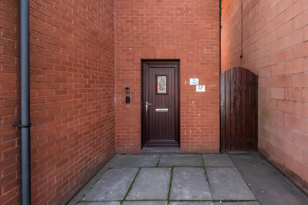 The Douglas - Spacious 2 Bed Apartment In Uddingston Extérieur photo
