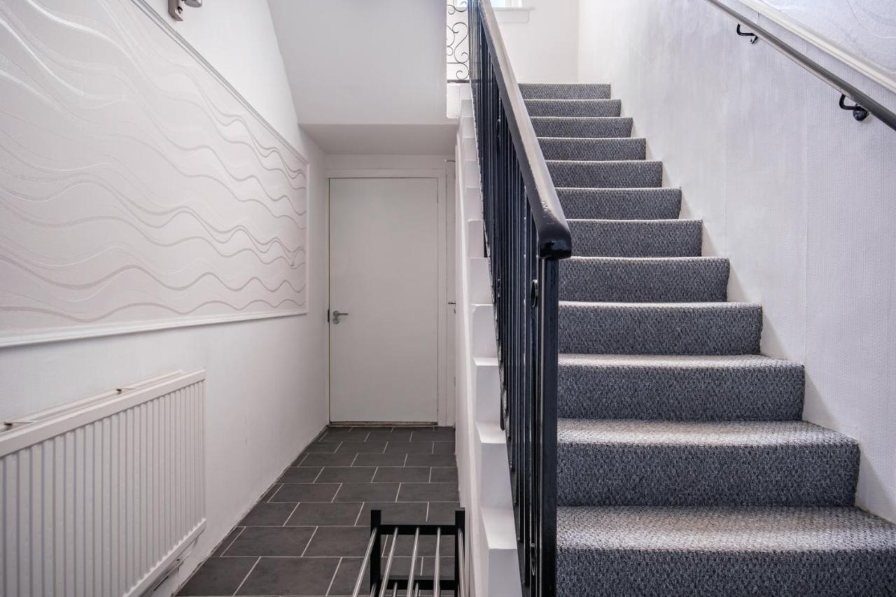 The Douglas - Spacious 2 Bed Apartment In Uddingston Extérieur photo