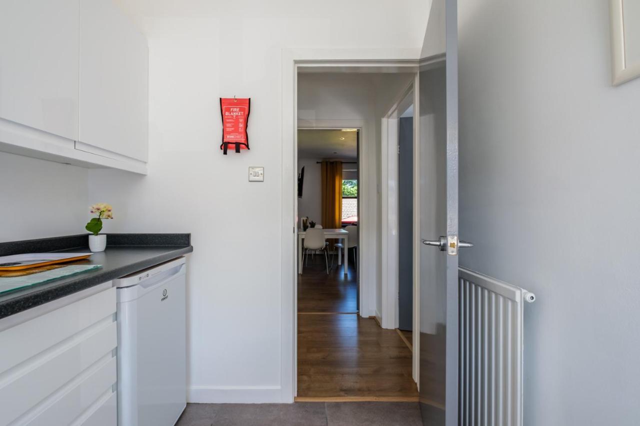 The Douglas - Spacious 2 Bed Apartment In Uddingston Extérieur photo