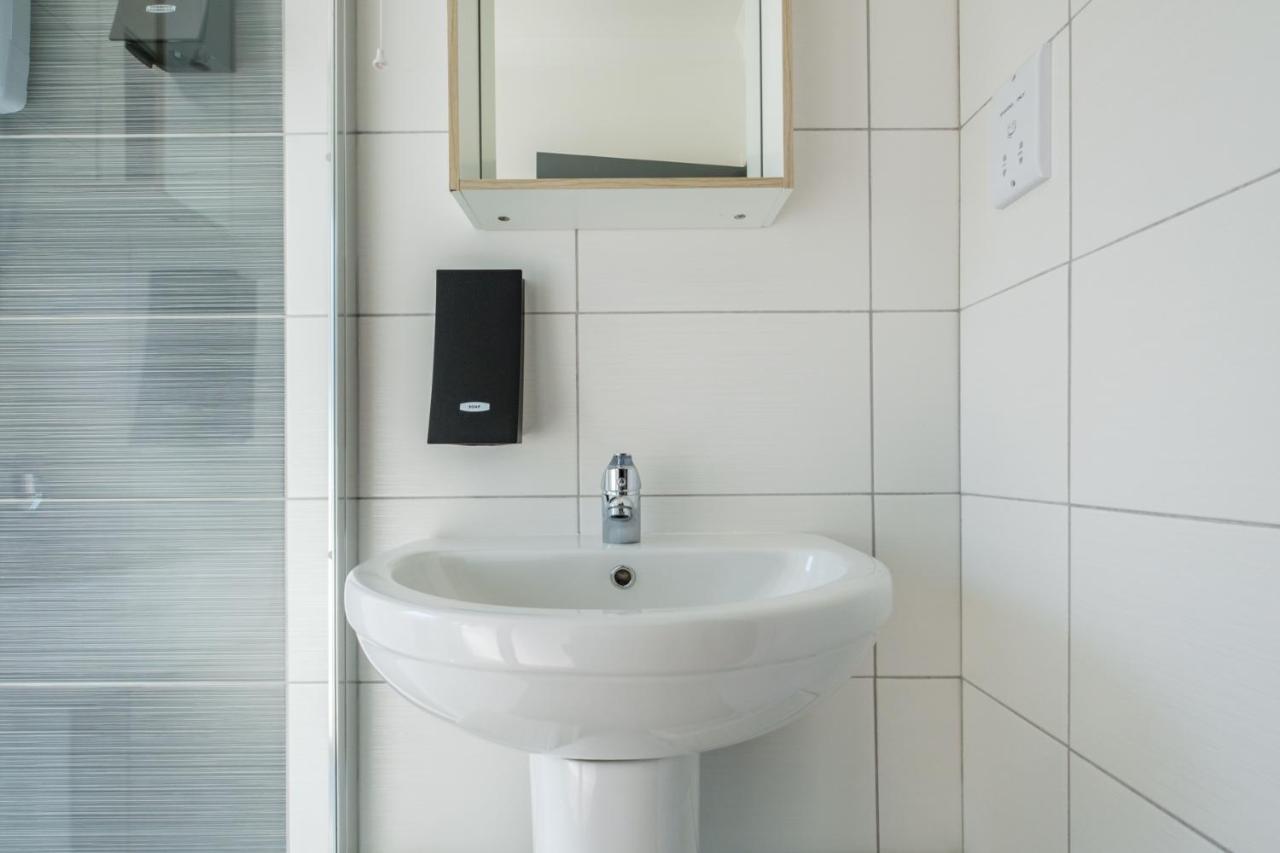 The Douglas - Spacious 2 Bed Apartment In Uddingston Extérieur photo