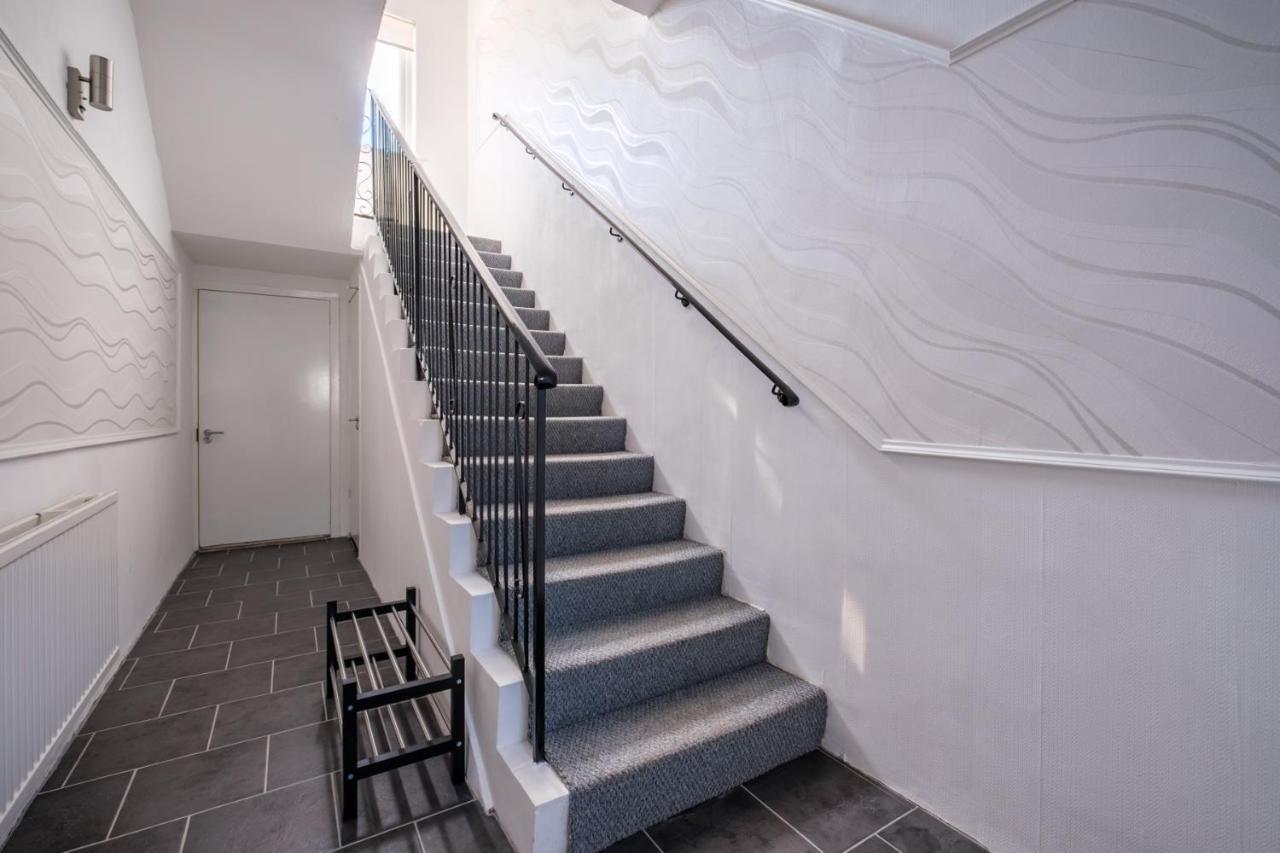 The Douglas - Spacious 2 Bed Apartment In Uddingston Extérieur photo
