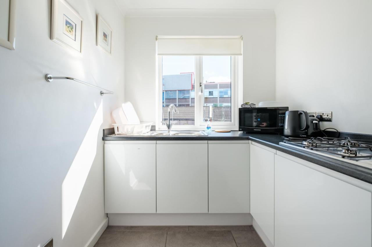 The Douglas - Spacious 2 Bed Apartment In Uddingston Extérieur photo