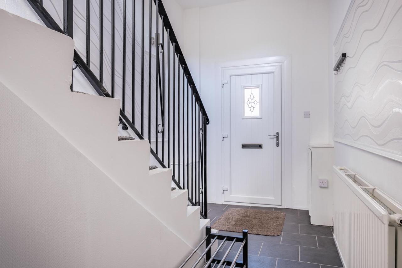 The Douglas - Spacious 2 Bed Apartment In Uddingston Extérieur photo